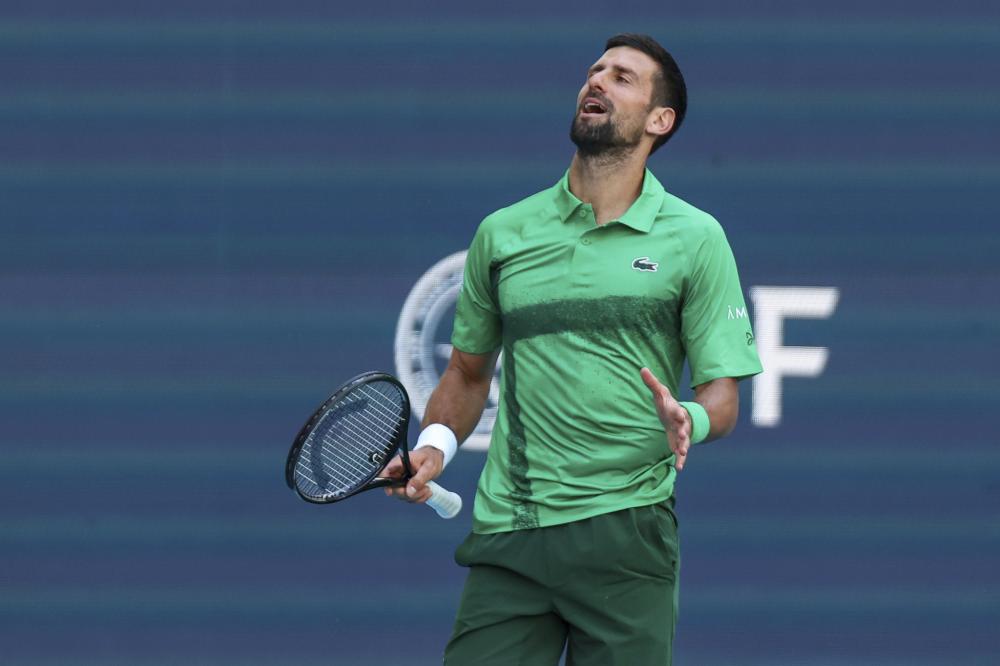 但他的踢球 但他的踢球